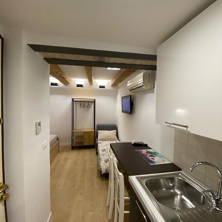 Oasi Central - Appartamento In Pieno Centro Triëst Buitenkant foto