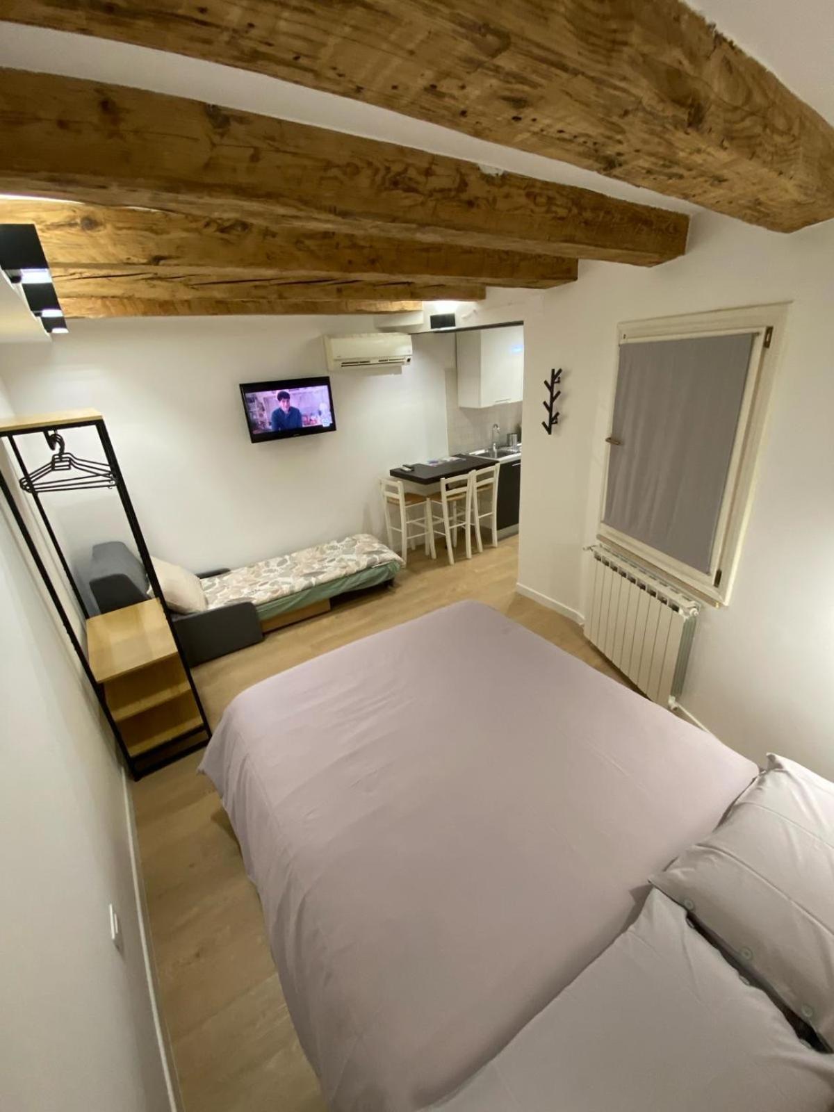 Oasi Central - Appartamento In Pieno Centro Triëst Buitenkant foto